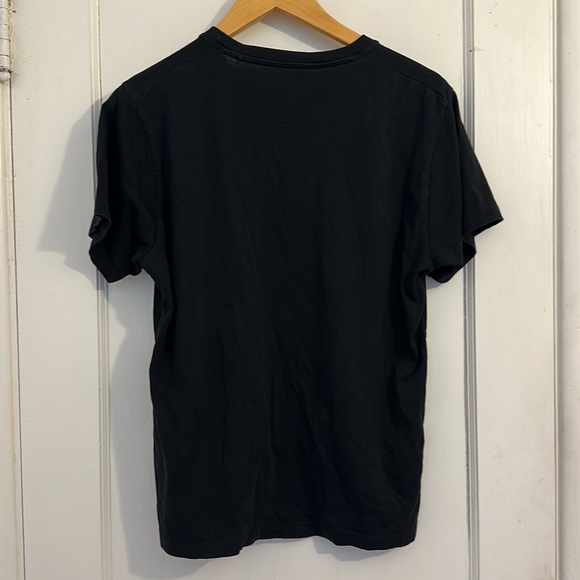 Uniqlo black tee - Picture 3 of 3
